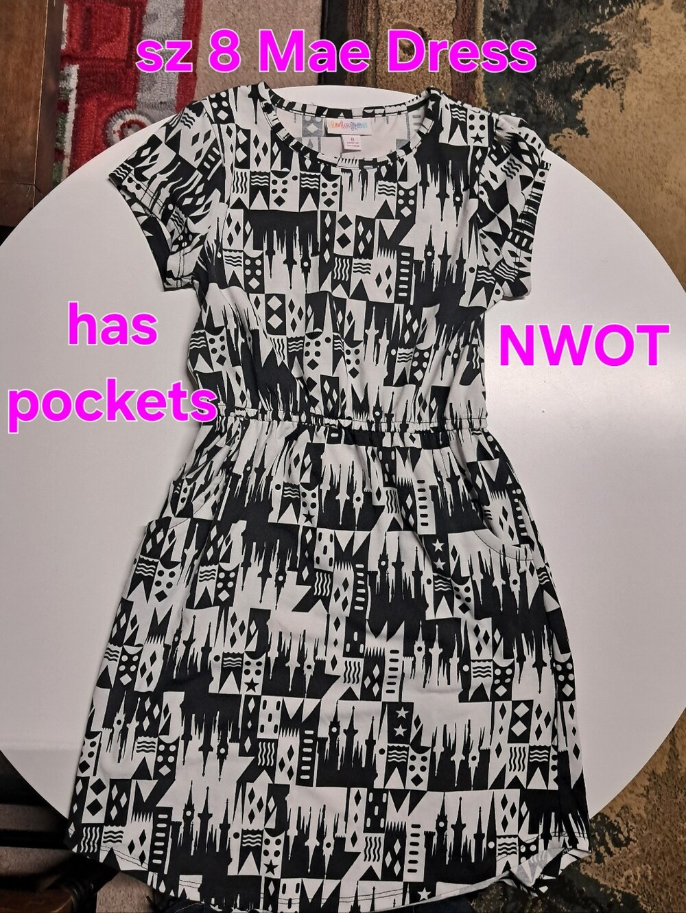 Black & White Geometric Short-Sleeve Dress